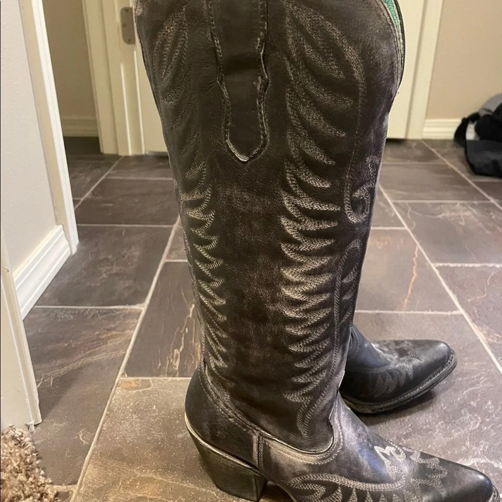 Black Corral Women's Cognac Embroidery Western Boots Round Toe